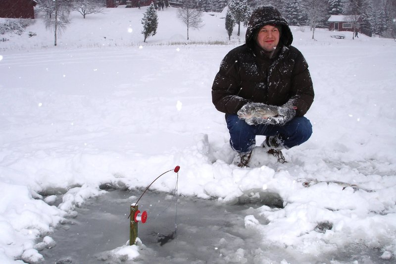 Introduction to ice fishing gambling game